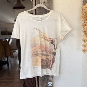 XOXO Cream Longhorn tee